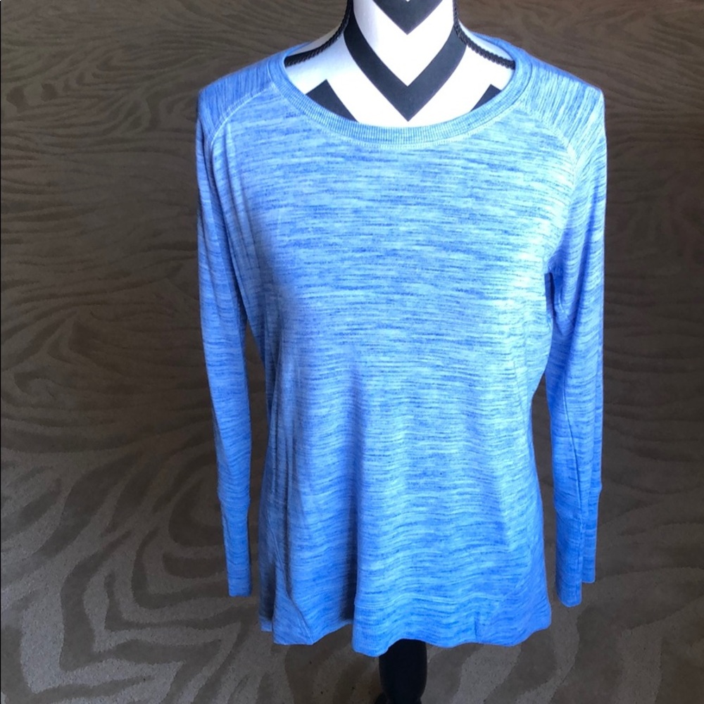 Long sleeve Champion top, longer in back.